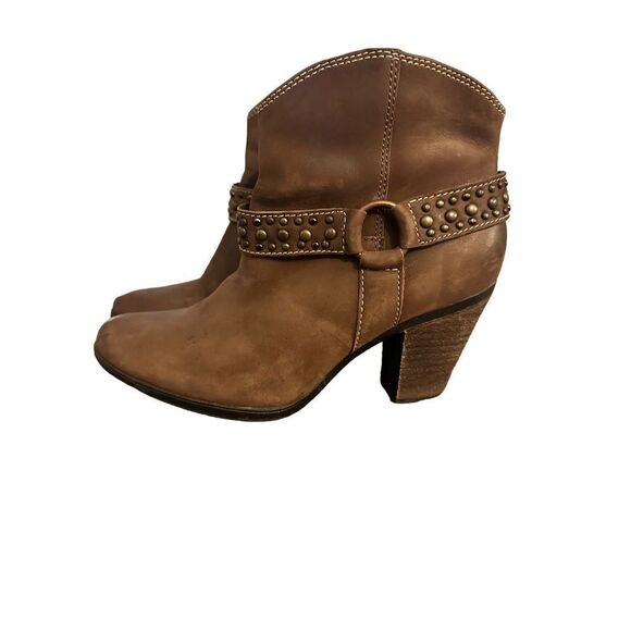 Sofft Chunk Heel Booties Studded and Western Details - Picture 1 of 12